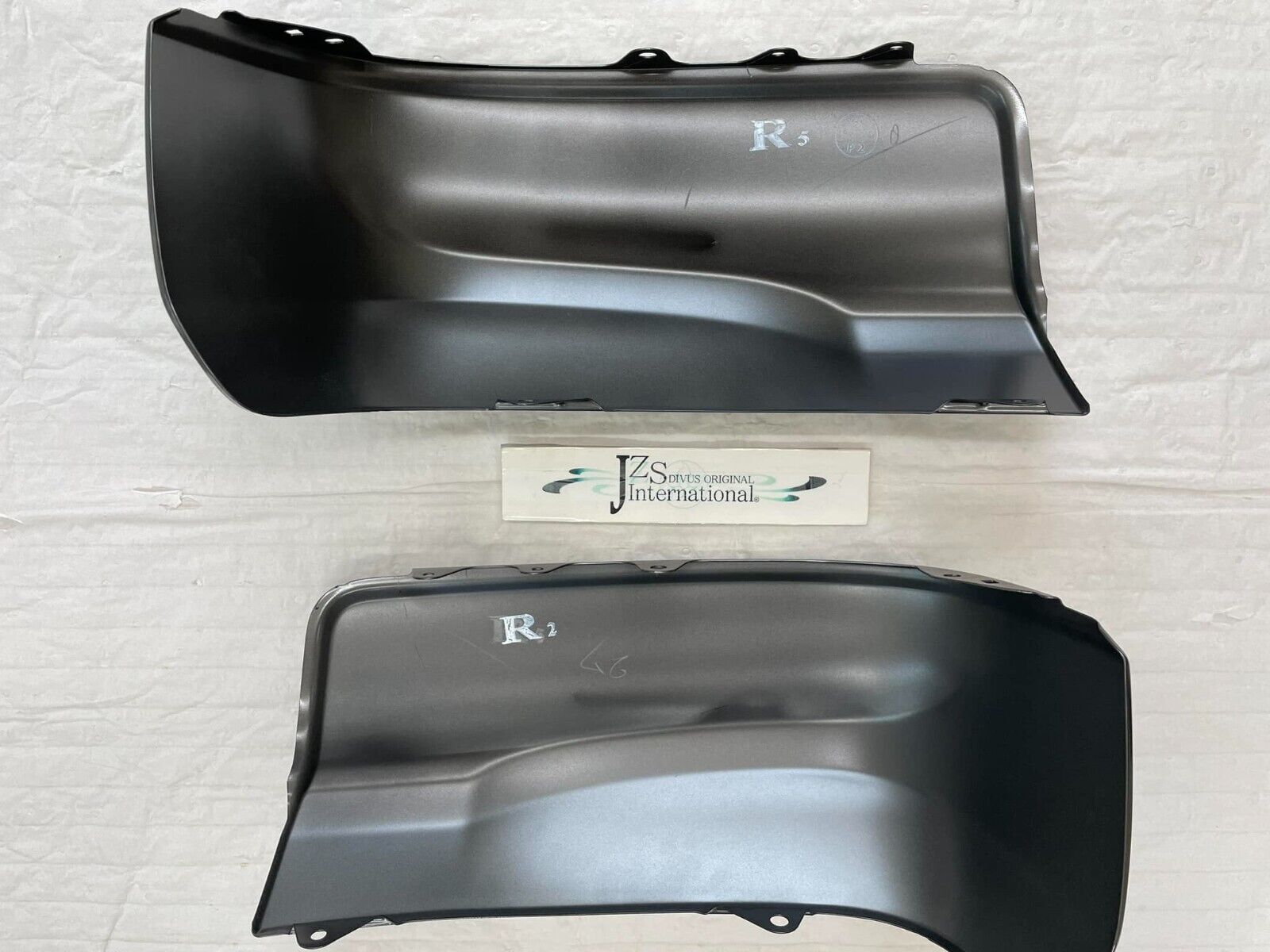 2018 2019 2020 TOYOTA HILUX 125 GENUINE REAR BUMPER PROTECTOR CONER PANEL GREY - Image 10
