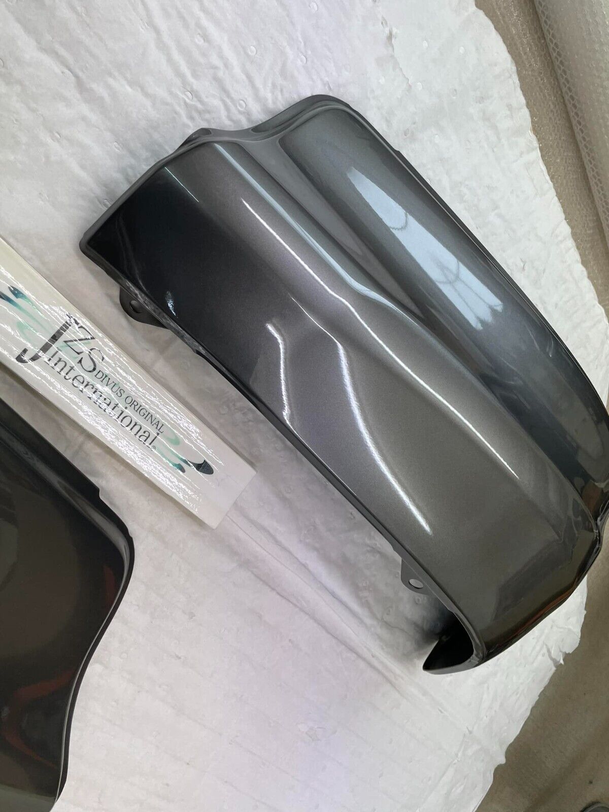 2018 2019 2020 TOYOTA HILUX 125 GENUINE REAR BUMPER PROTECTOR CONER PANEL GREY - Image 7