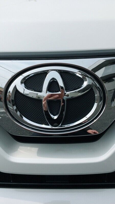 2017 2018 2019 2020 2021 TOYOTA VOXY JAPAN GENUINE FRONT GRILLE EMBLEM GASOLINE - Image 3